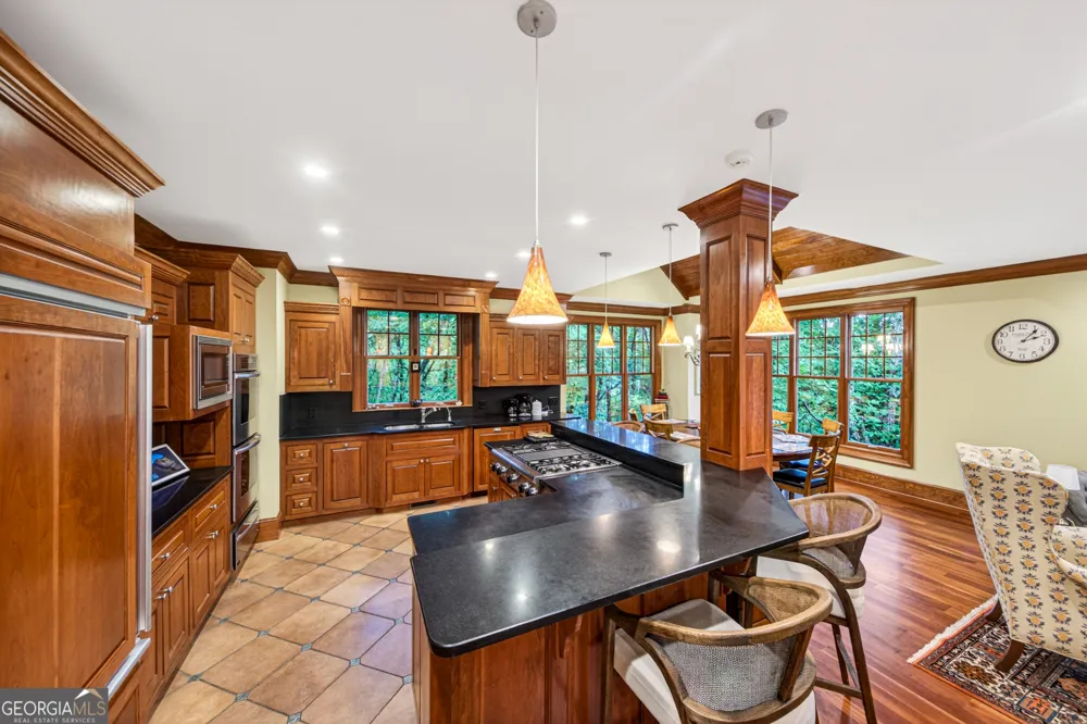 795 Chenocetah DR Cornelia, GA 30531