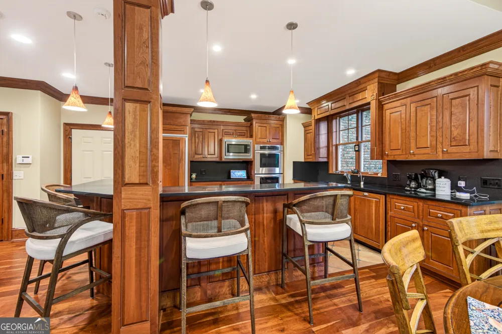 795 Chenocetah DR Cornelia, GA 30531