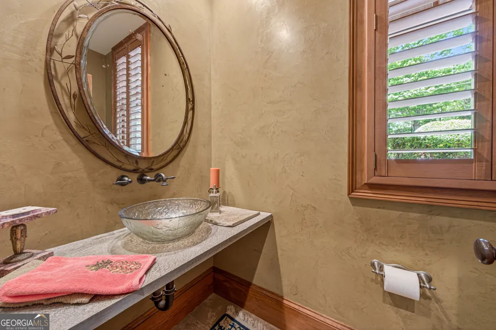795 Chenocetah DR Cornelia, GA 30531