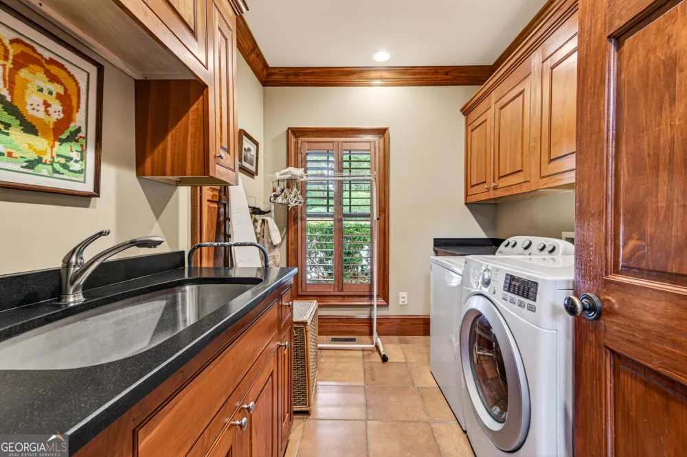 795 Chenocetah DR Cornelia, GA 30531