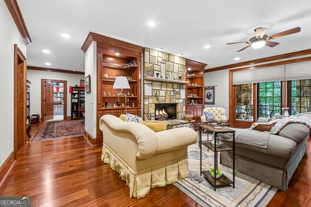 795 Chenocetah DR Cornelia, GA 30531