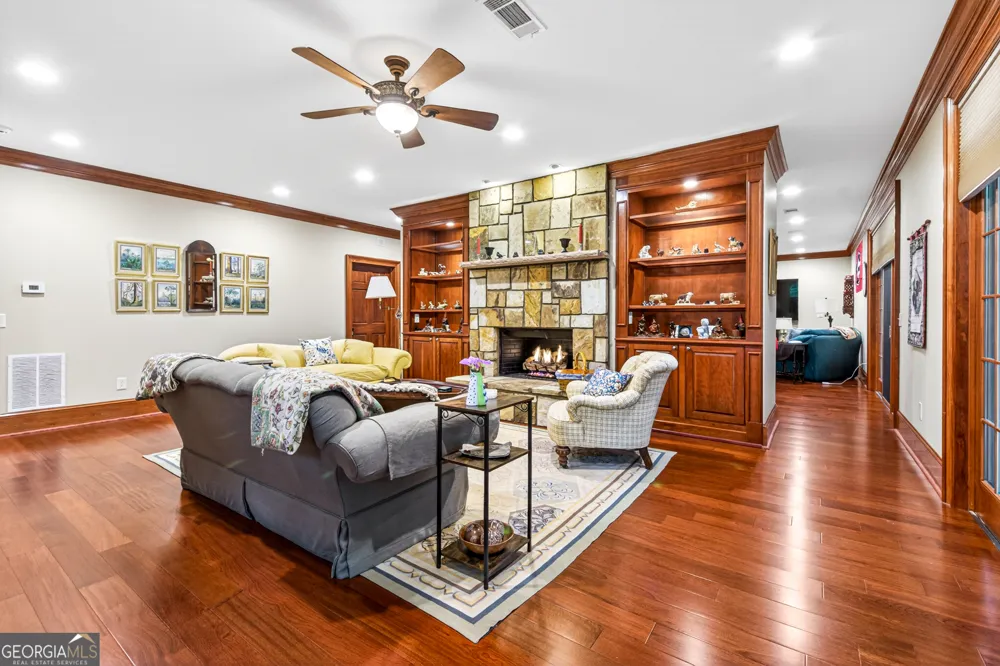 795 Chenocetah DR Cornelia, GA 30531