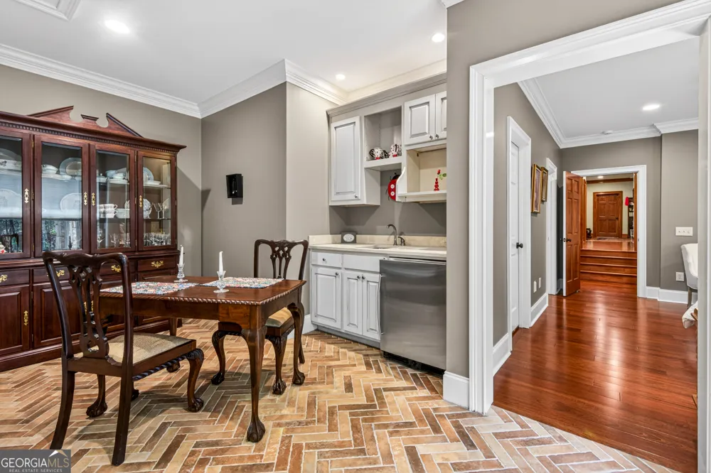 795 Chenocetah DR Cornelia, GA 30531