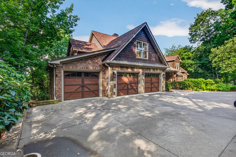 795 Chenocetah DR Cornelia, GA 30531