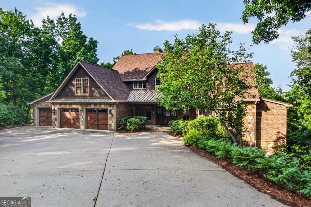 795 Chenocetah DR Cornelia, GA 30531