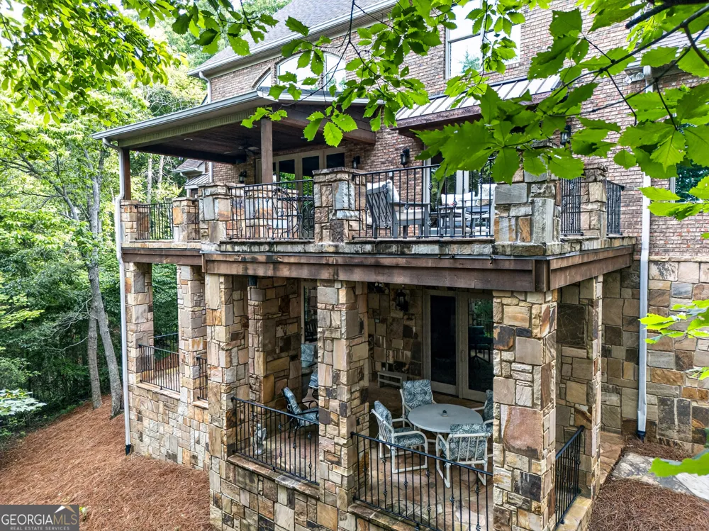 795 Chenocetah DR Cornelia, GA 30531