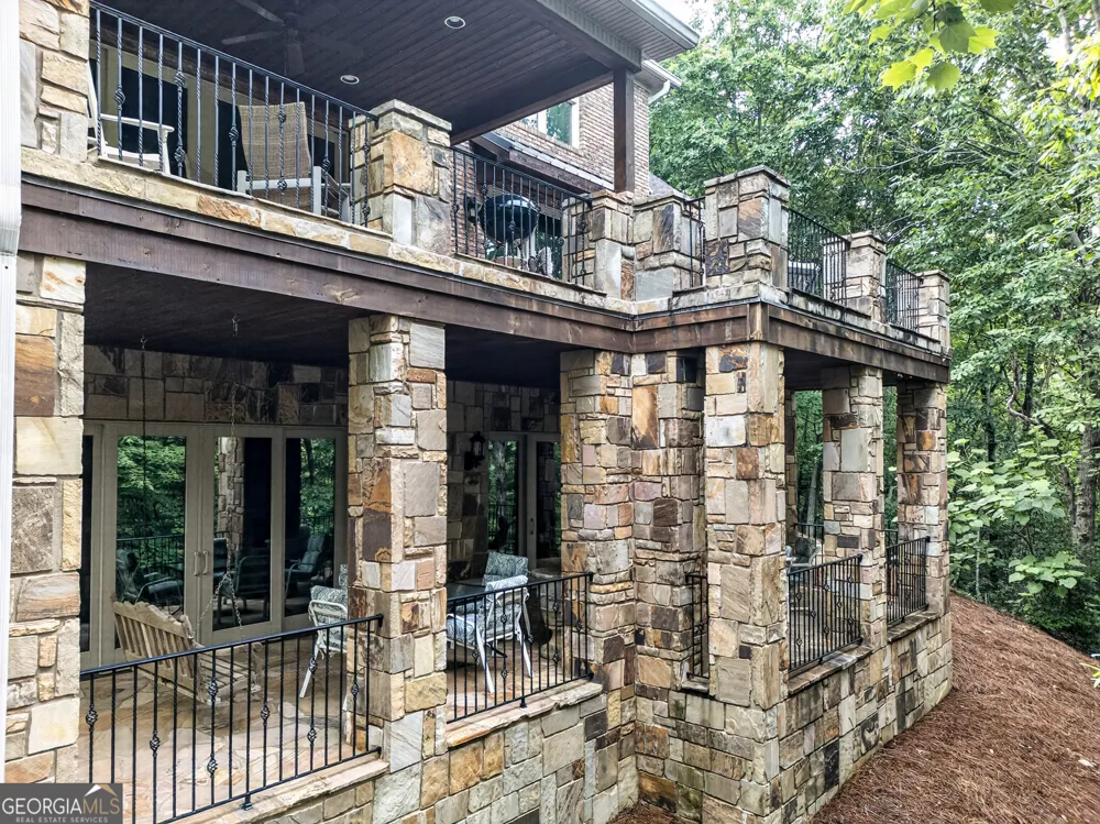 795 Chenocetah DR Cornelia, GA 30531