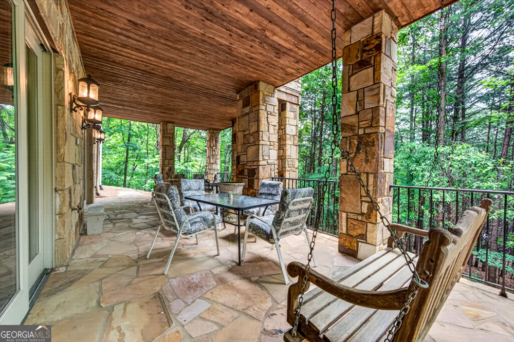 795 Chenocetah DR Cornelia, GA 30531
