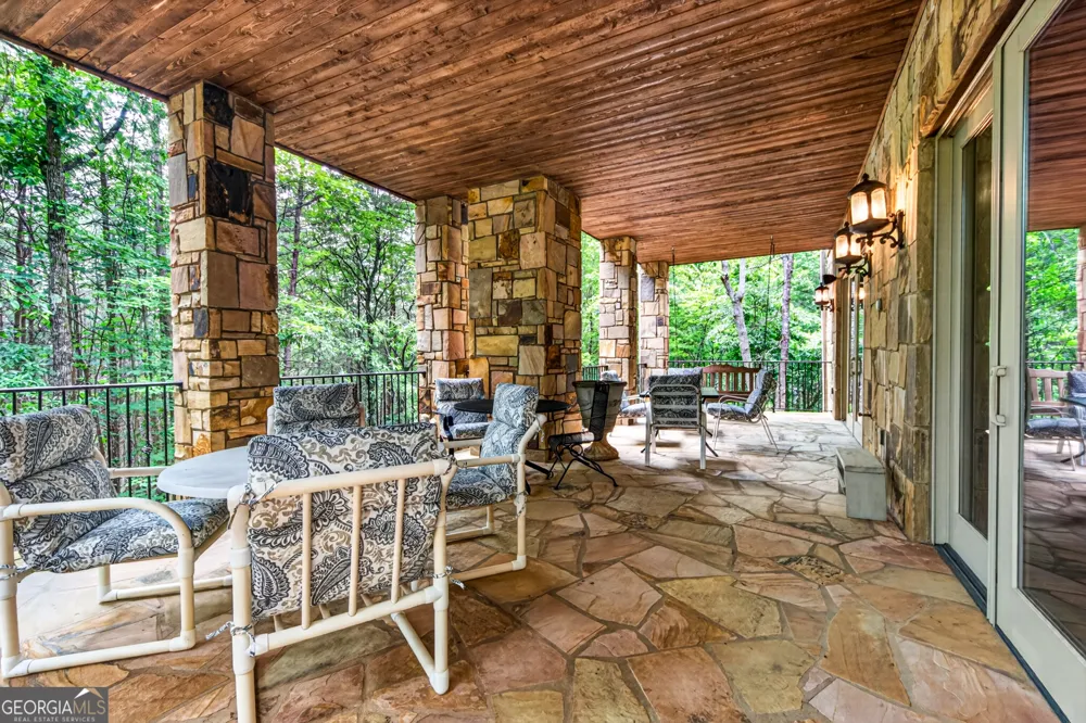 795 Chenocetah DR Cornelia, GA 30531