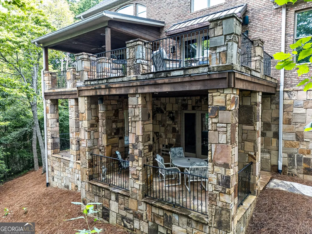 795 Chenocetah DR Cornelia, GA 30531