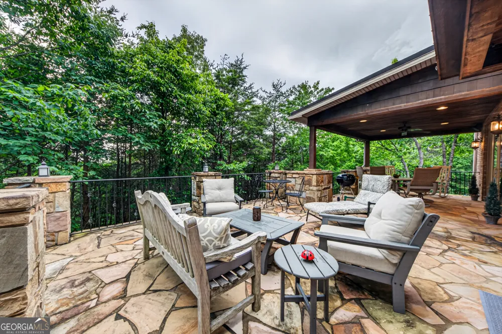 795 Chenocetah DR Cornelia, GA 30531