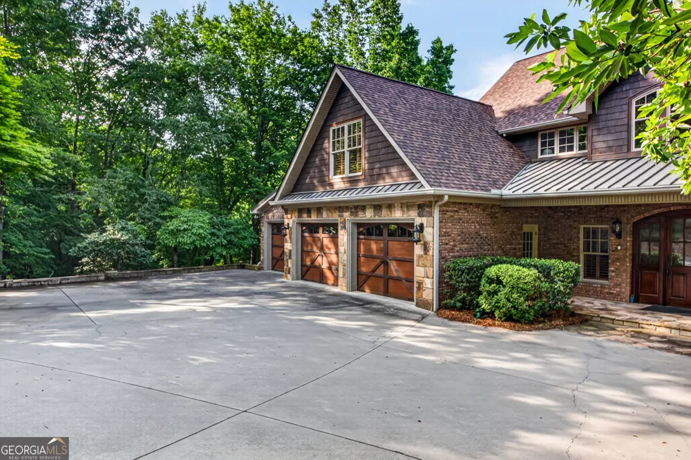 795 Chenocetah DR Cornelia, GA 30531