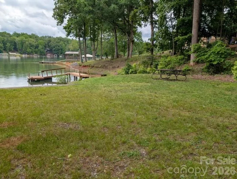 197 Dogwood Drive Hayesville, NC 28904