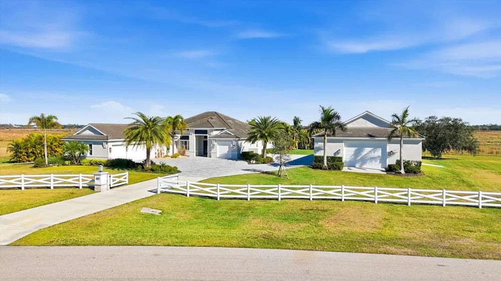 3467 COMPOUND COURT Sarasota, FL 34240
