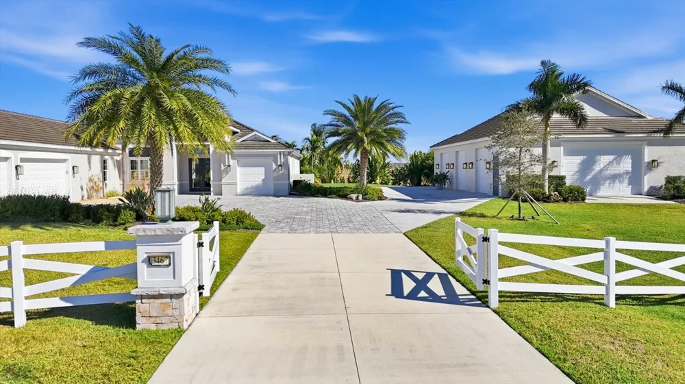 3467 COMPOUND COURT Sarasota, FL 34240