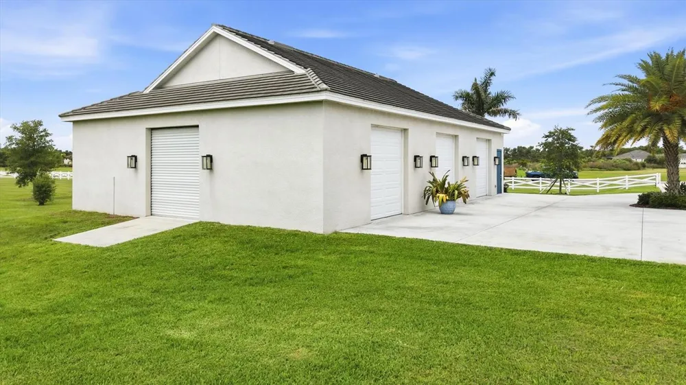 3467 COMPOUND COURT Sarasota, FL 34240