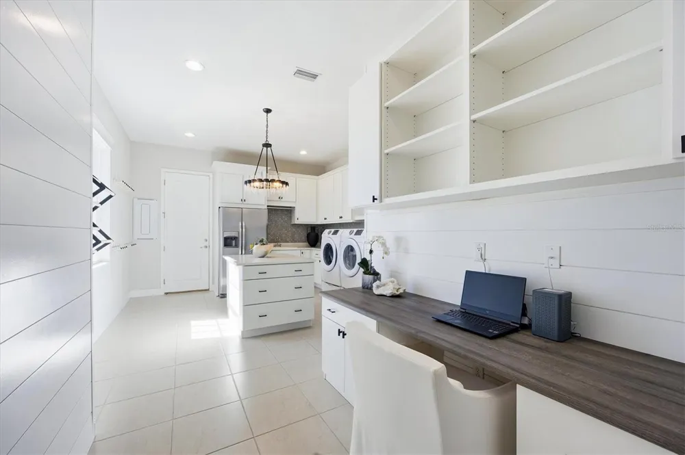 3467 COMPOUND COURT Sarasota, FL 34240