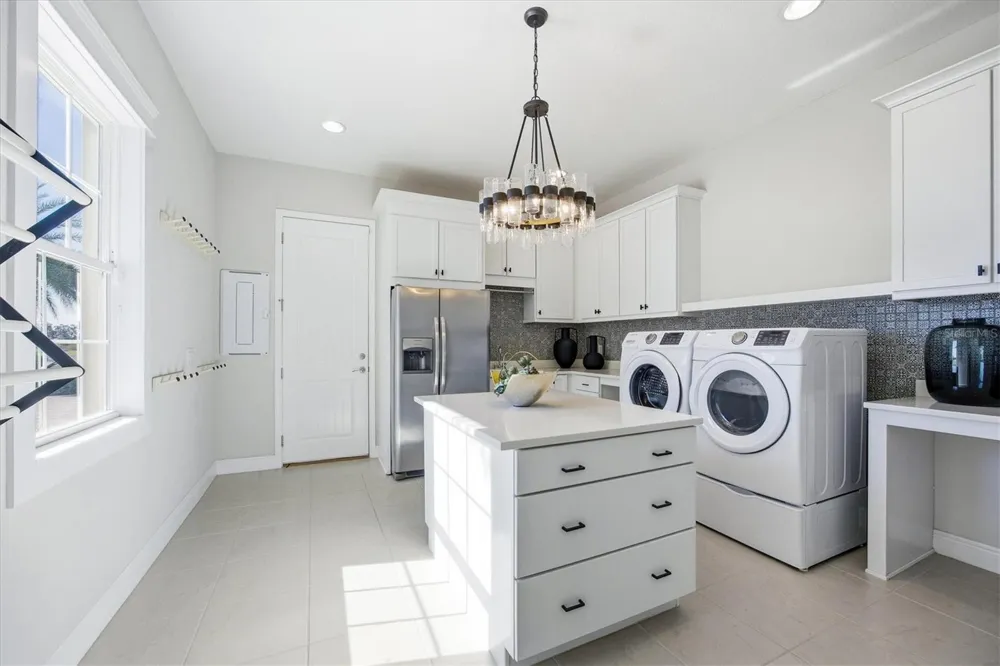 3467 COMPOUND COURT Sarasota, FL 34240