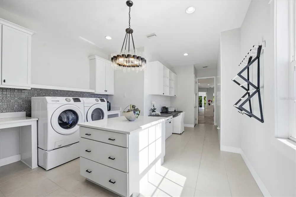 3467 COMPOUND COURT Sarasota, FL 34240