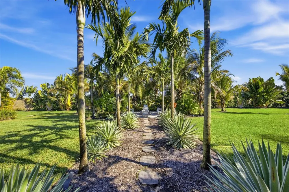 3467 COMPOUND COURT Sarasota, FL 34240