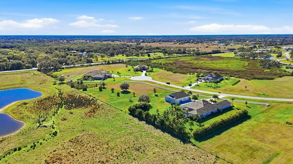 3467 COMPOUND COURT Sarasota, FL 34240