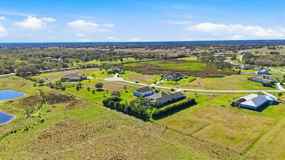 3467 COMPOUND COURT Sarasota, FL 34240
