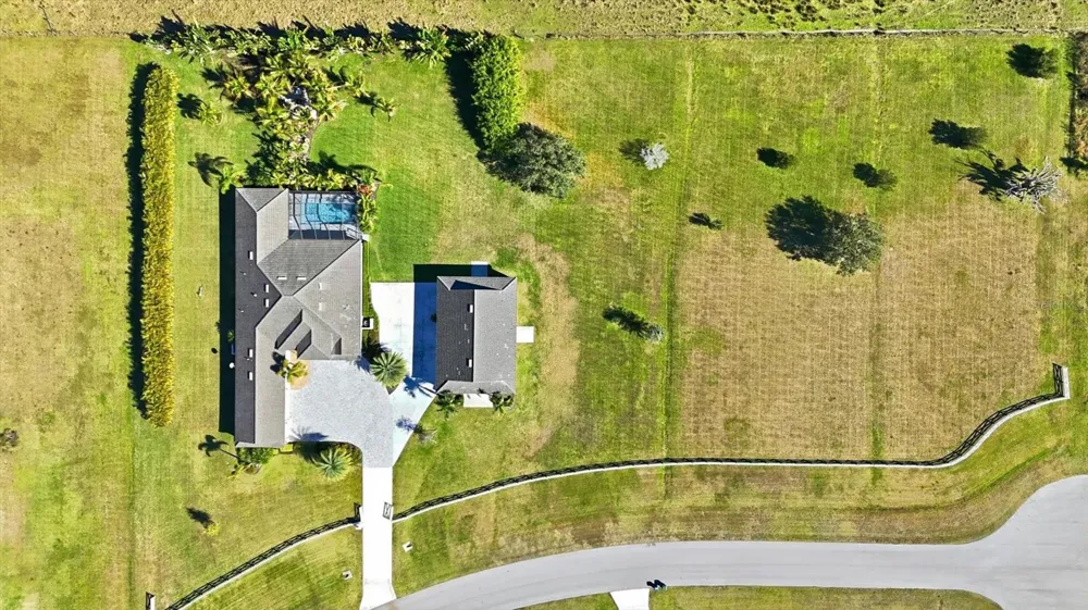3467 COMPOUND COURT Sarasota, FL 34240