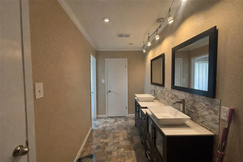 7490 Highway 146 Liberty, TX 77575