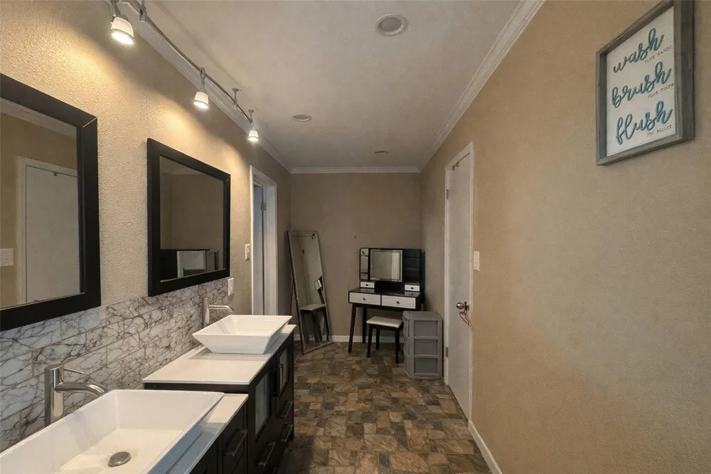 7490 Highway 146 Liberty, TX 77575
