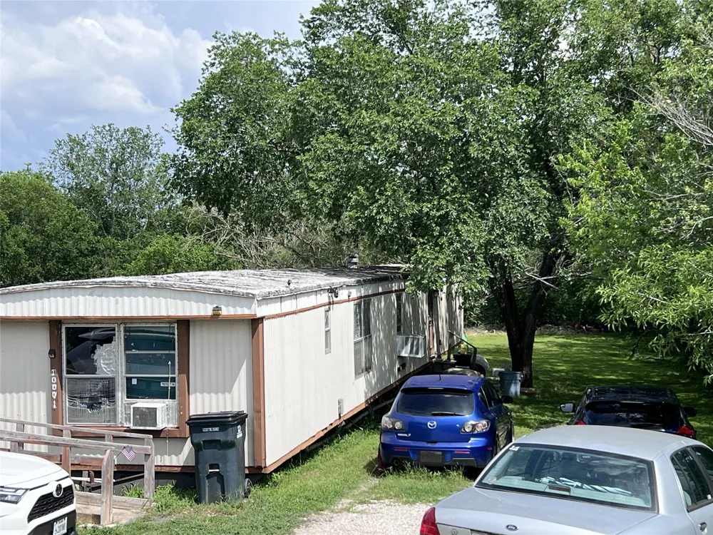 10001 Peterson Road Del Valle, TX 78617
