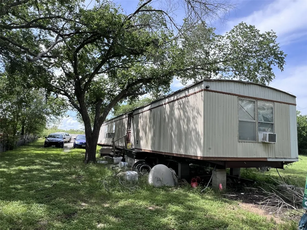 10001 Peterson Road Del Valle, TX 78617