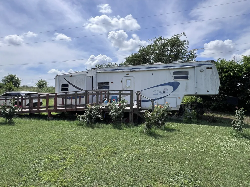10001 Peterson Road Del Valle, TX 78617