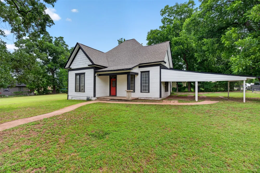 107 S Washington Street Cleburne, TX 76031