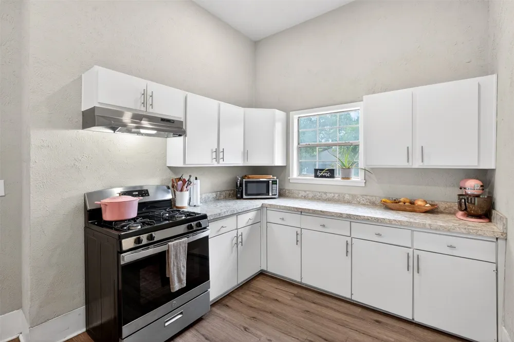 107 S Washington Street Cleburne, TX 76031