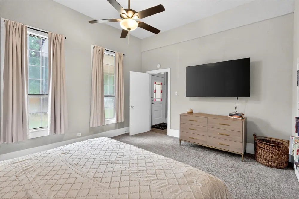 107 S Washington Street Cleburne, TX 76031