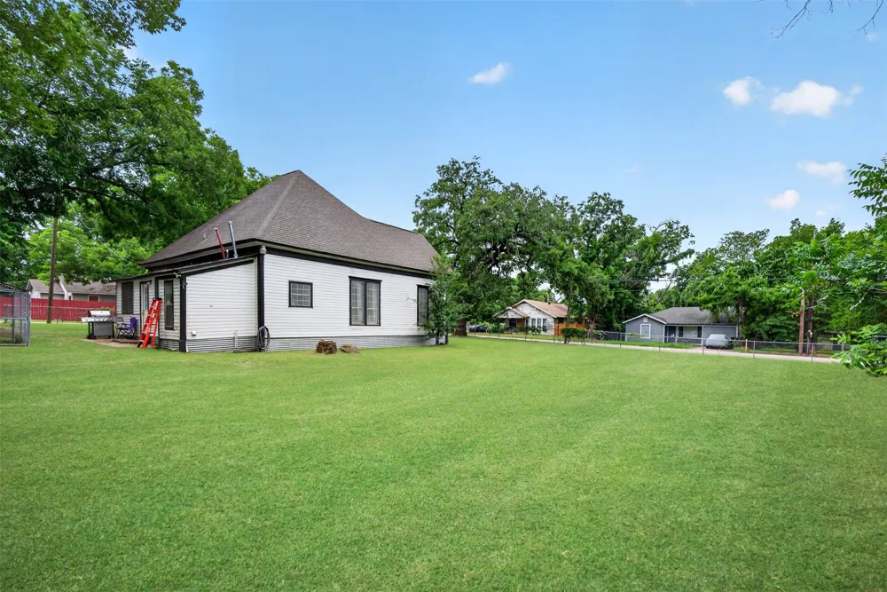 107 S Washington Street Cleburne, TX 76031