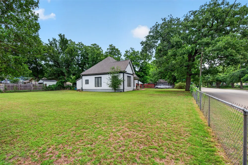 107 S Washington Street Cleburne, TX 76031