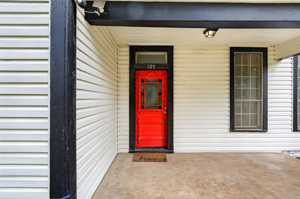 107 S Washington Street Cleburne, TX 76031