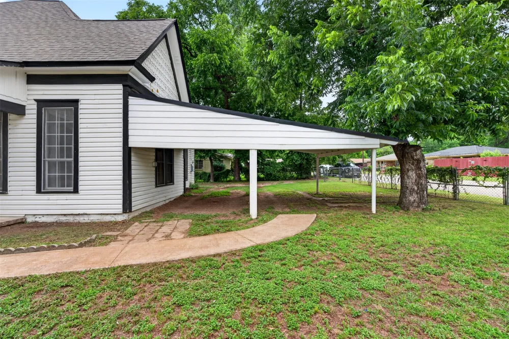 107 S Washington Street Cleburne, TX 76031