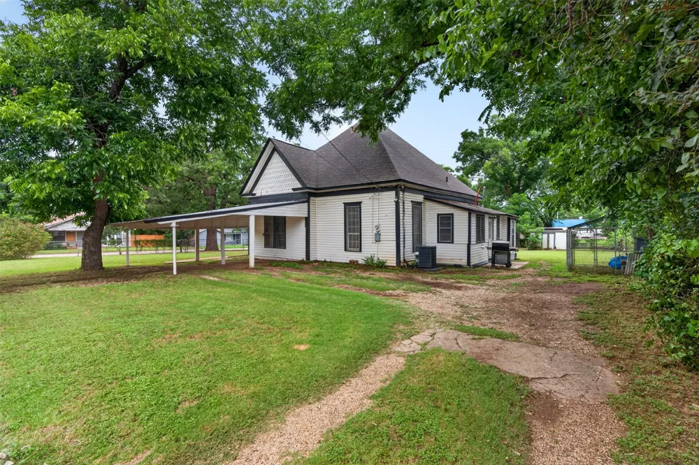 107 S Washington Street Cleburne, TX 76031