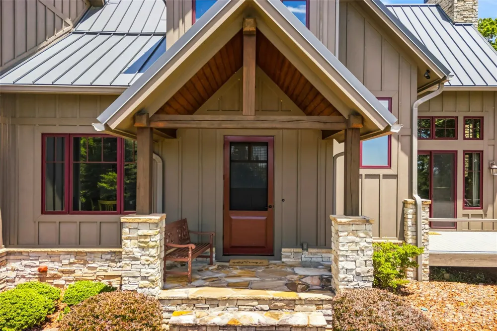 4862 Pinnacle Mountain Road Zirconia, NC 28790