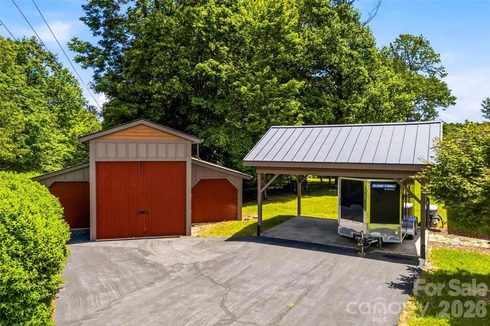 4862 Pinnacle Mountain Road Zirconia, NC 28790