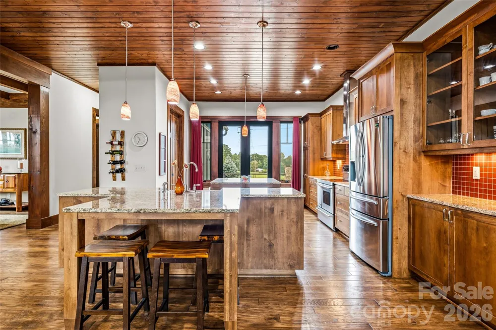 4862 Pinnacle Mountain Road Zirconia, NC 28790