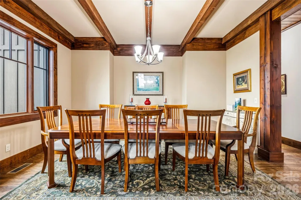 4862 Pinnacle Mountain Road Zirconia, NC 28790
