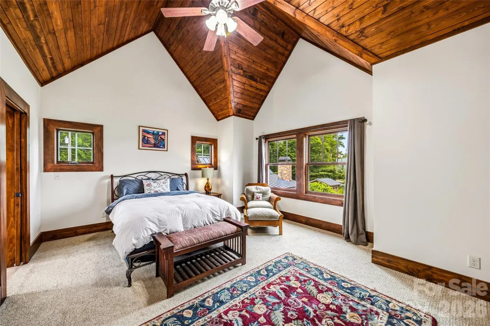 4862 Pinnacle Mountain Road Zirconia, NC 28790