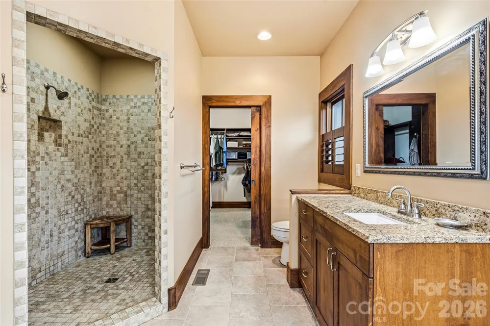 4862 Pinnacle Mountain Road Zirconia, NC 28790