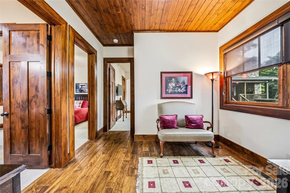 4862 Pinnacle Mountain Road Zirconia, NC 28790