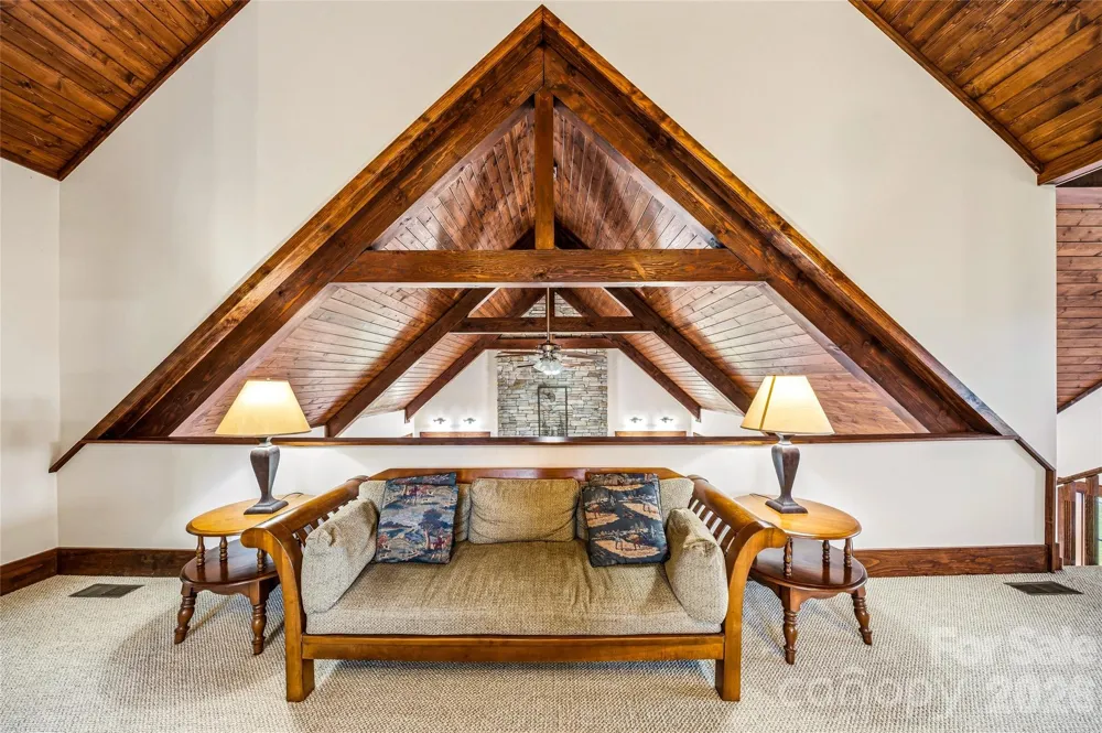 4862 Pinnacle Mountain Road Zirconia, NC 28790