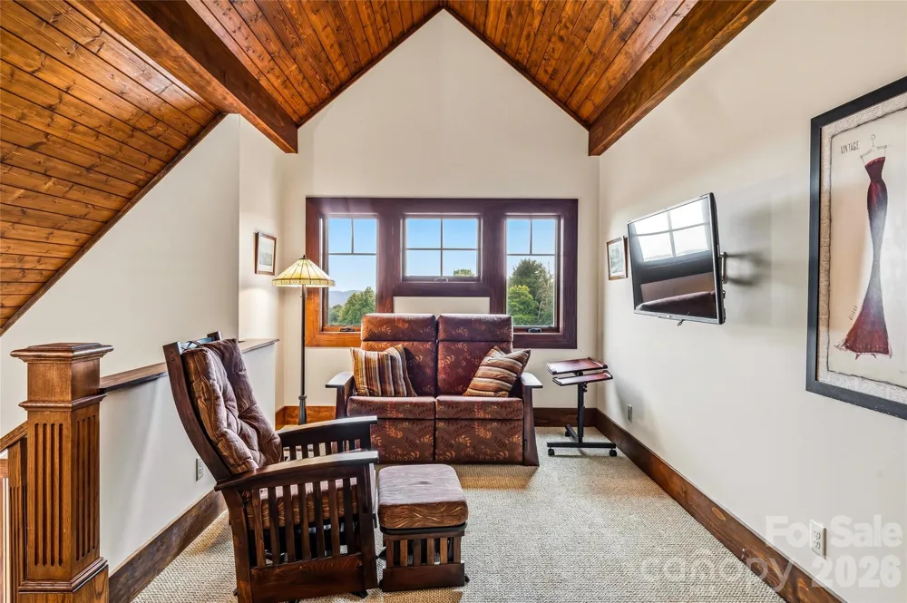 4862 Pinnacle Mountain Road Zirconia, NC 28790