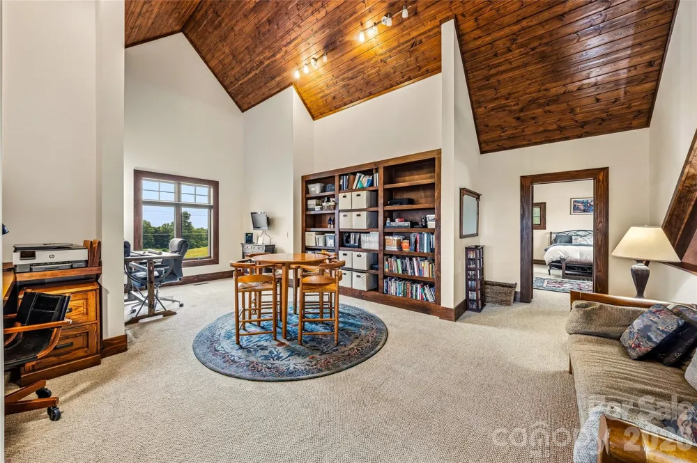 4862 Pinnacle Mountain Road Zirconia, NC 28790